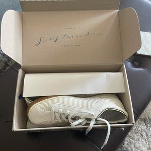 NEW IN BOX ROTHYS VANILLA LACE UP SIZE 9